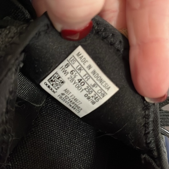 Adidas women’s tennis shoes size 8 - Picture 3 of 3